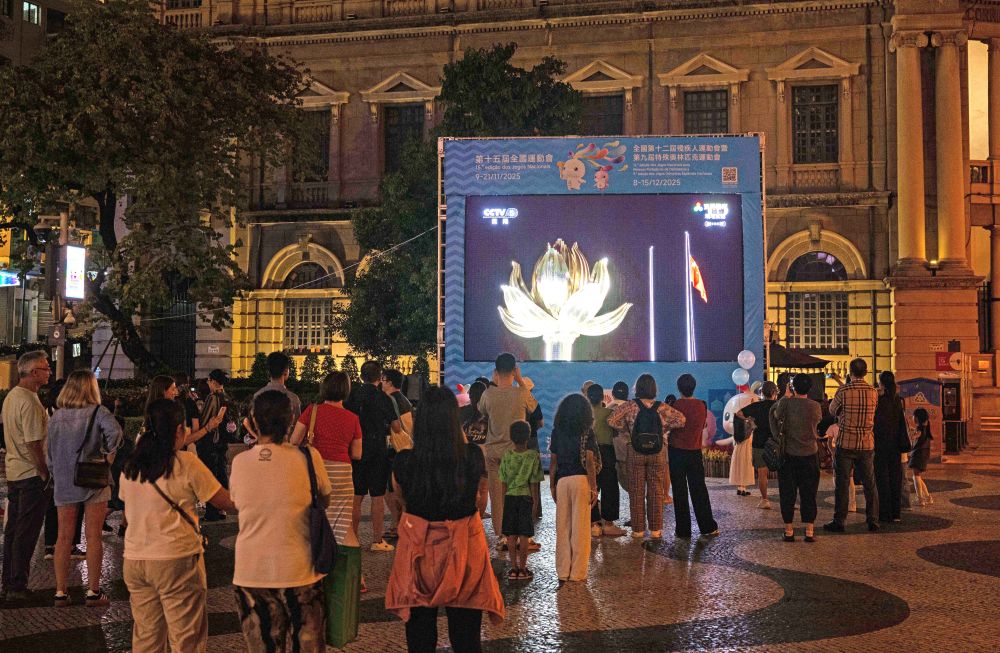 People watched the live broadcast on the streets of Macao