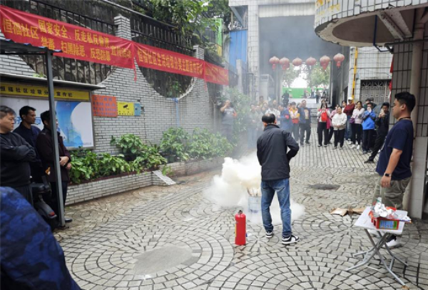 Building a Strong Fire Safety Barrier: Dengfeng Sub-district Conducts Fire Drill for Rental Properties