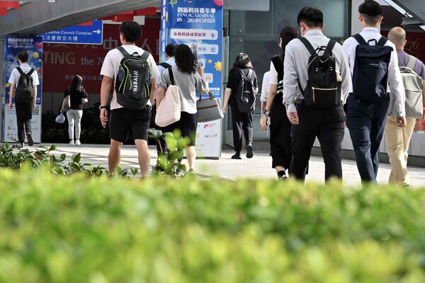Hong Kong Government Reviews Investigation Report on Bottled Water Procurement Incident
