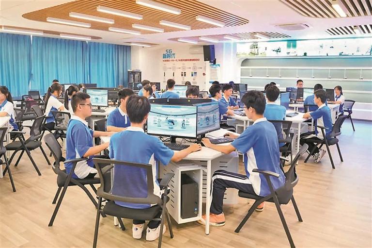 "Modern Communication Technology Application" at Shenzhen Longhua Vocational and Technical School has become one of the first pilot majors in secondary vocational schools.