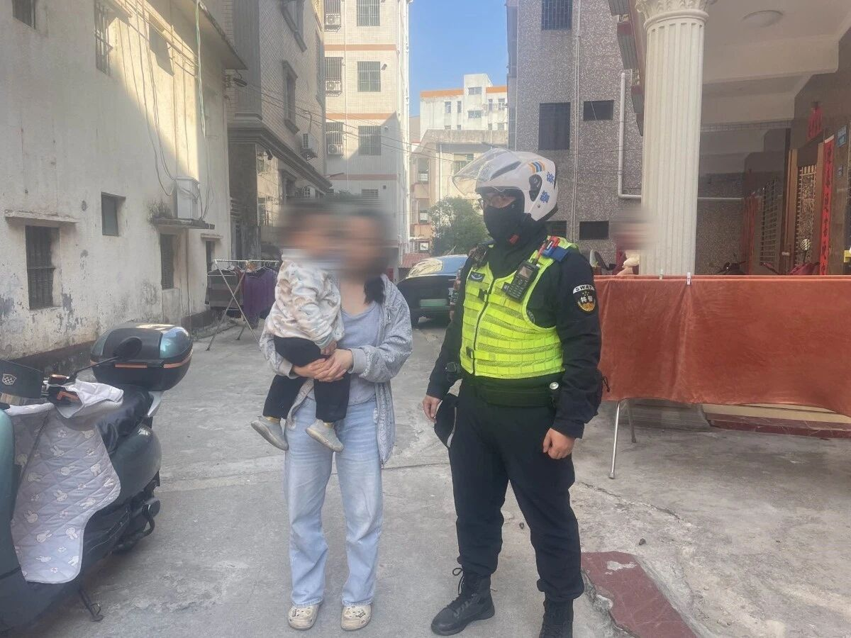 Heartwarming Guardians on Patrol: Huiyang Special Patrol Officers Instantly Become “Firefighters” and “Missing Persons Finders”