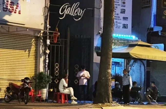 Security guards and lookouts were always posted outside Gallery Restaurant