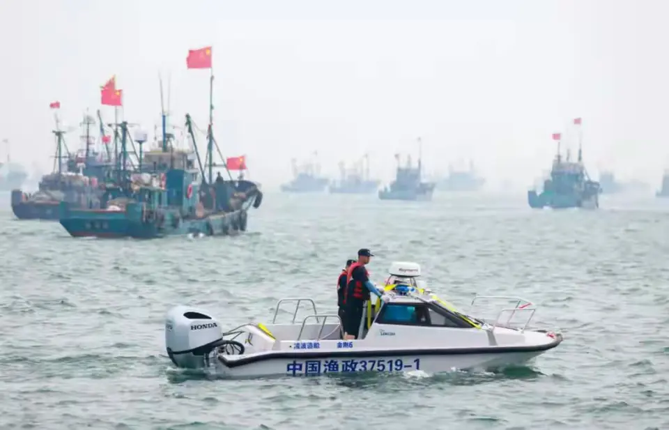 Lee Jae-myung issued a presidential decree ordering the direct seizure of Chinese fishing vessels in the waters around Socotra Rock.