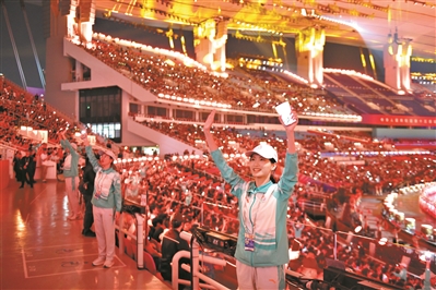 Volunteers of the 15th National Games convey the warmth of Guangzhou.