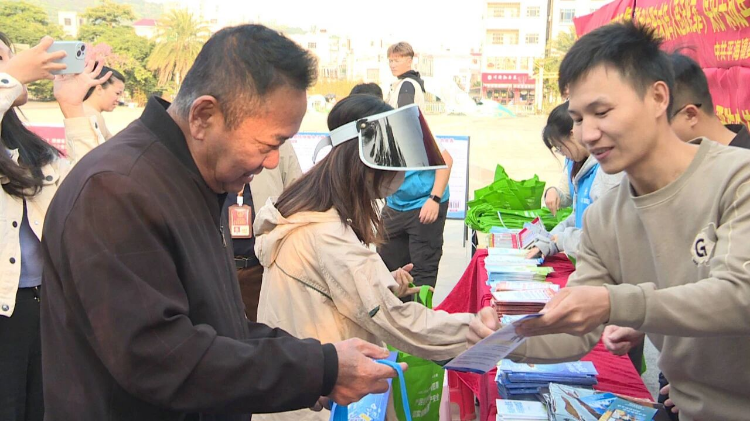 Pinghai Town Launches Publicity Campaign for the “December 4” National Constitution Day