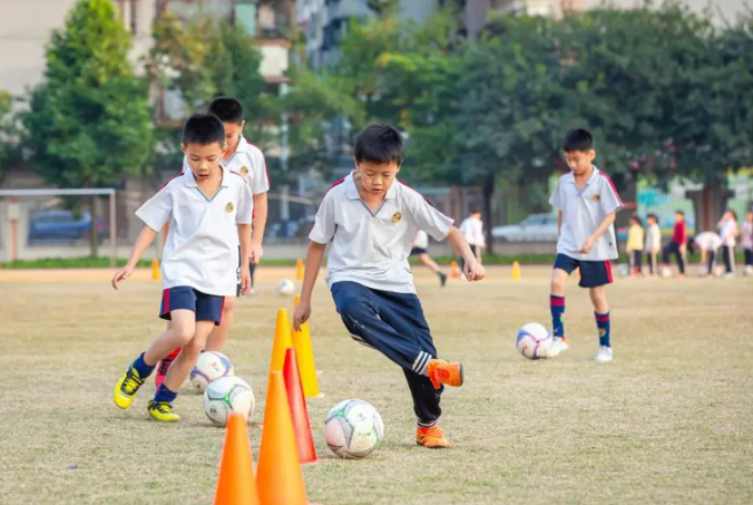 35 national-level campus football characteristic schools have been established.