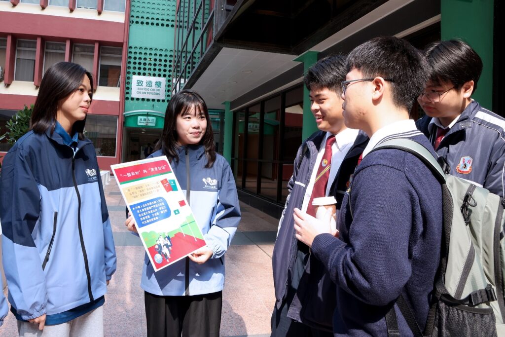 Members of the Legal Popularization Lecture Group of the Legal Affairs Bureau of Macao Enter Communities to Promote the Constitution and the Basic Law of Macao