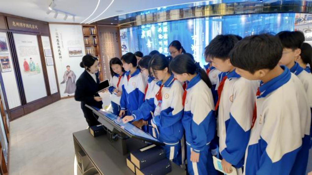 Yuanzhou Middle School