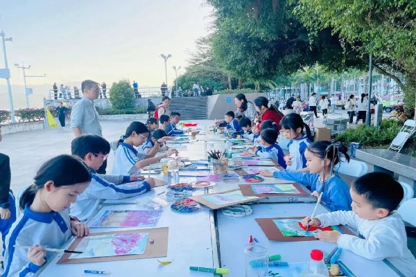 The Federation of Trade Unions of Yantian District Held the “Shanhai Urban Art Gallery” Parent-child Art Co-creation Activity for Employees