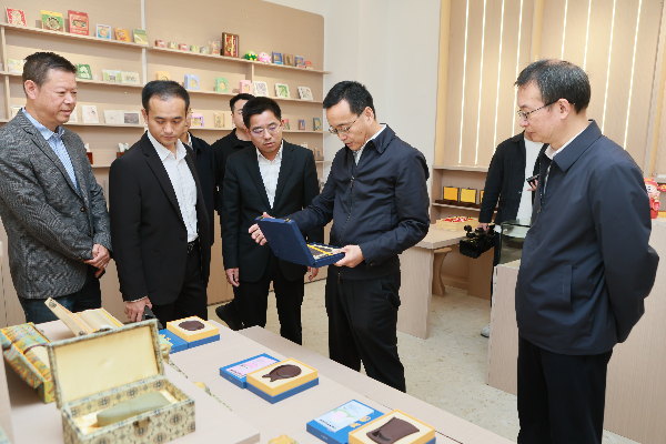 Zhang Aijun, Secretary of Zhaoqing Municipal Party Committee, Conducts Special Research on the Development of Duan Inkstone Culture