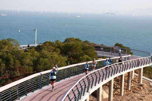 Over 500 Trail Running Enthusiasts from Across China Gather for a Joyful Start of the Dong'ao Island Loop Run